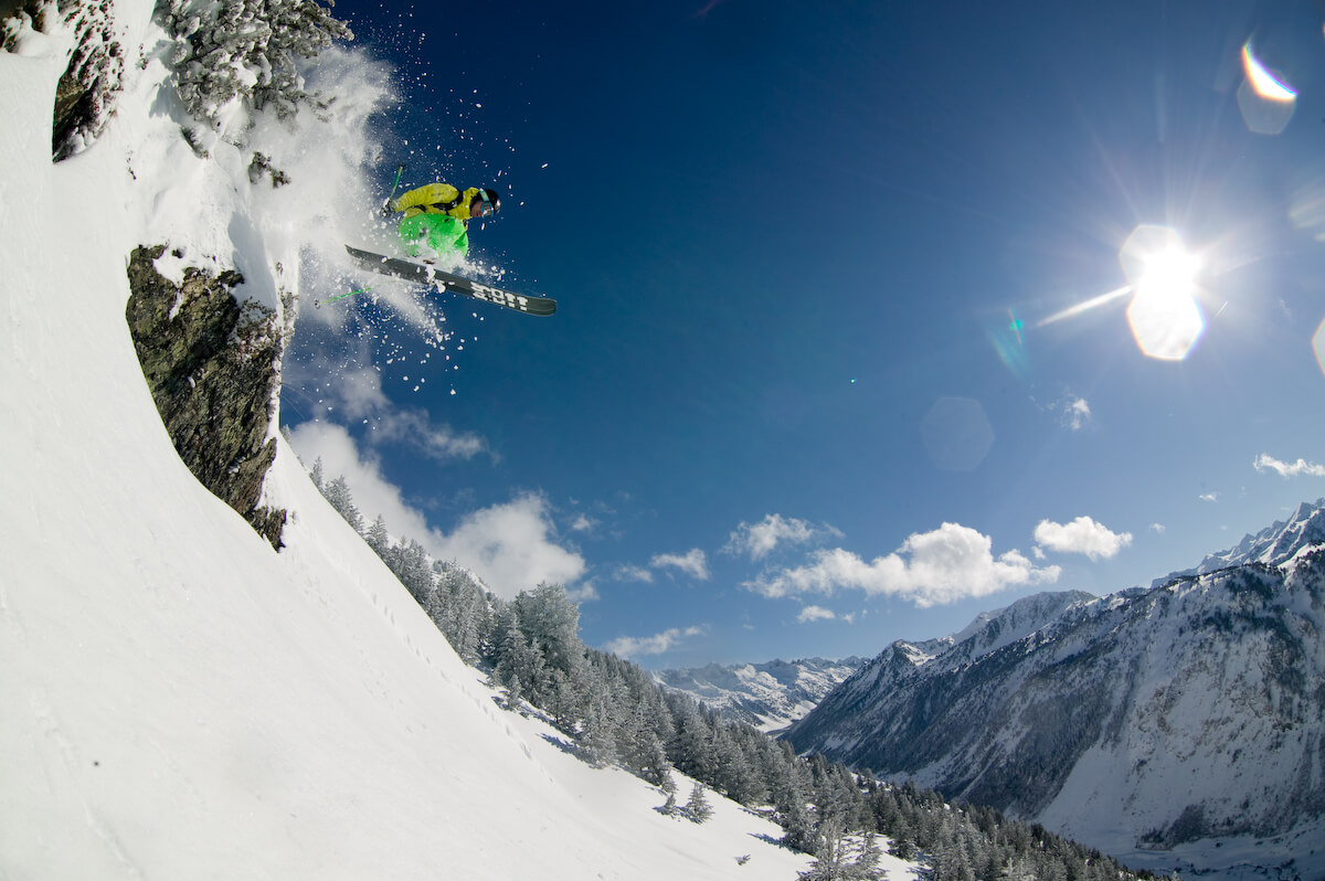 pyrenees_heliski_ski_trip_group_line_snow_heliski_terrain-14